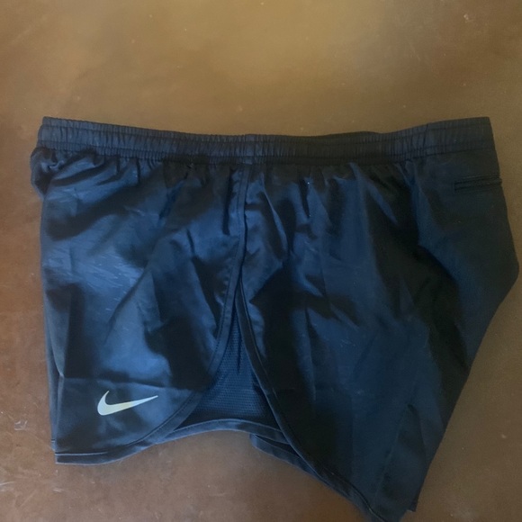 🌺NEW🌺$$16 OFF RETAIL $40 🌺BLACK NIKE TEMPO SHORTS🌺 XSMALL, SMALL & MEDIUM - Picture 3 of 6